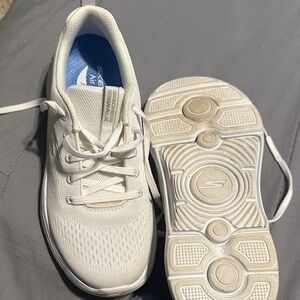 Skechers White Lace up arch fit go walk shoes